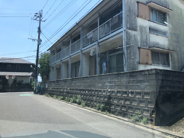 解体するアパート　.jpg